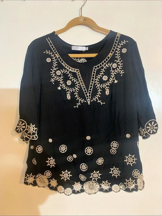 Solitaire Tops - Solitaire Embroidered Tunic in Black & Gold Size Small
